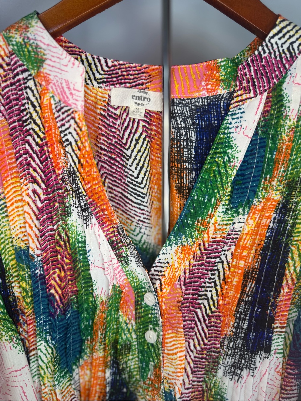 Entro - Abstract Multicolor Ruffled Flutter-Sleeve V-Neck Top - Size M - Picture 2 of 7